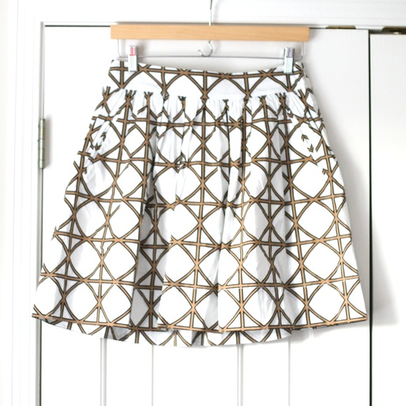 Banana Republic Dresses & Skirts - Banana Republic full pleated geometric skirt